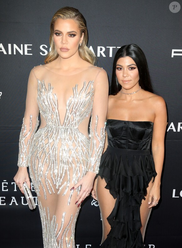 Khloe Kardashian et sa soeur Kourtney Kardashian - Gala 2016 "Angel Ball hosted by Gabrielle's Angel Foundation for Cancer Research", qui honore, entre autres, Robert Kardashian, à Cipriani Wall Street à New York, le 21 novembre 2016.