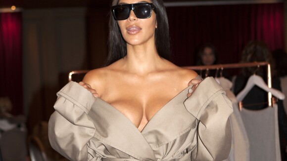 Kim Kardashian : Les fesses à l'air pour un shooting torride avec sa soeur Khloé