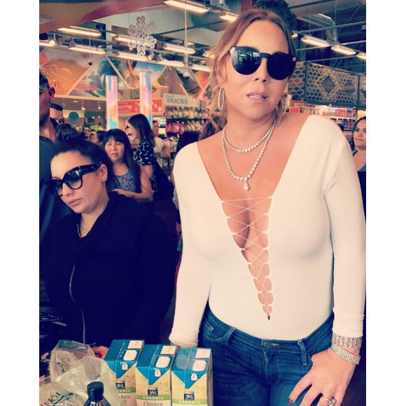 Mariah Carey au supermarché à Hawaï - Photo Instagram publiée le 24 novembre 2016.