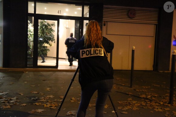 Le célèbre photographe David Hamilton s'est suicidé à son domicile parisien le 25 novembre 2016. Les équipes de la police judiciaire sont venues faire leur enquête et les services funéraires de la mairie de Paris sont venus récupérer le corps du défunt.