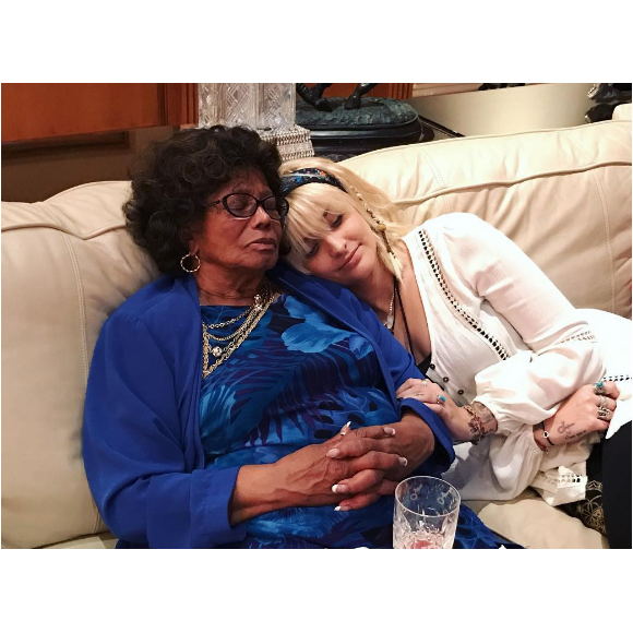Paris Jackson et sa grand mère Katherine se retrouvent pour célébrer Thanksgiving en famille. Photo publiée sur Instagram le 24 novembre 2016