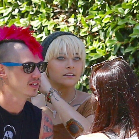 Exclusif - Paris Jackson et son petit ami Michael Snoddy se baladent en amoureux dans les rues de Los Angeles, le 11 octobre 2016