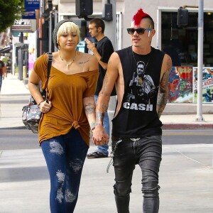 Exclusif - Paris Jackson et son petit ami Michael Snoddy se baladent en amoureux dans les rues de Los Angeles, le 11 octobre 2016