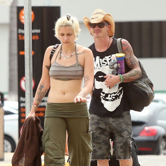 Exclusif - Paris Jackson et son petit ami Michael Snoddy arrivent à l'aéroport de Mexico pour prendre l’avion après des vacances romantiques, le 4 octobre 2016