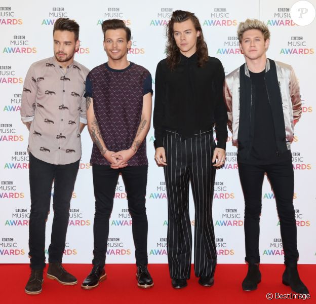 Liam Payne, Louis Tomlinson, Harry Styles et Niall Horan (du groupe One Direction) à la Soirée des BBC Music Awards 2015 à Birmingham. Le 10 décembre 2015