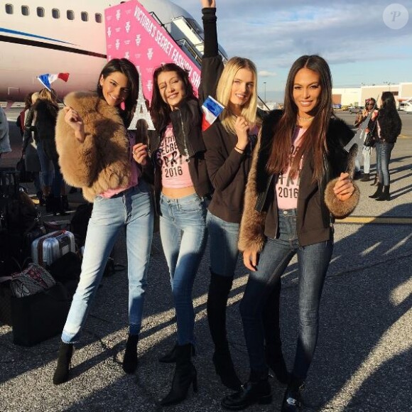 Photo de Kendall Jenner, Bella Hadid, Lily Donaldson et Joan Smalls. Novembre 2016.