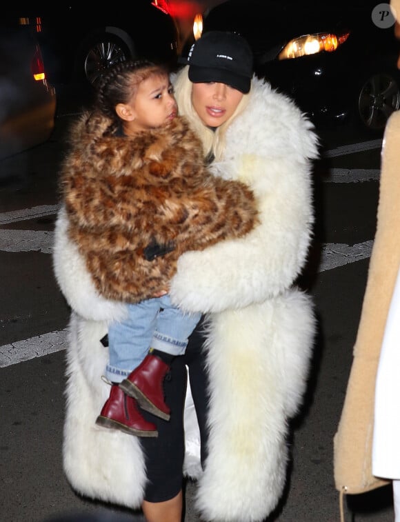 Kim Kardashian, son mari Kanye West et leur fille North sortent en famille le soir de la Saint-Valentin à New York le 14 février 2016.
