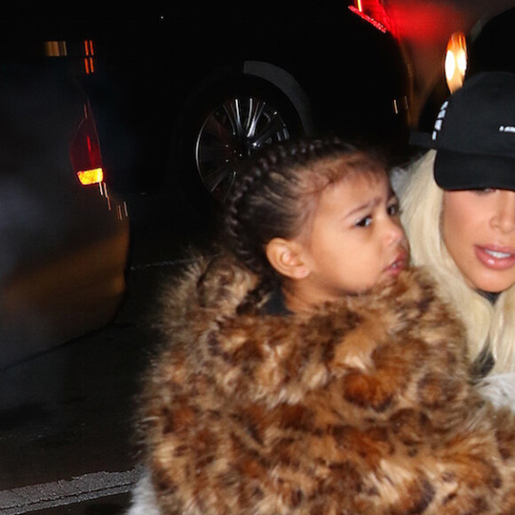 Kim Kardashian, son mari Kanye West et leur fille North sortent en famille le soir de la Saint-Valentin à New York le 14 février 2016.