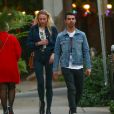  Joe Jonas se balade avec Sophie Turner dans les rues de Los Angeles. A la vue des photographes, ils se sont séparés. Le 29 novembre 2016  