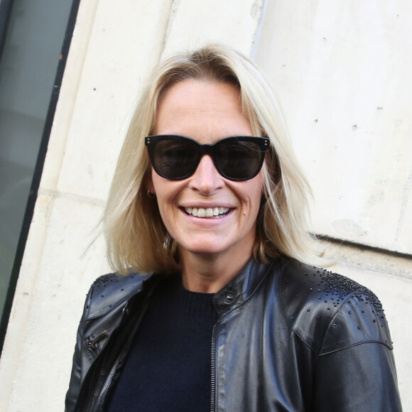 Estelle Lefébure - Arrivées des people à la radio Europe1 à Paris le 14 avril 2016.