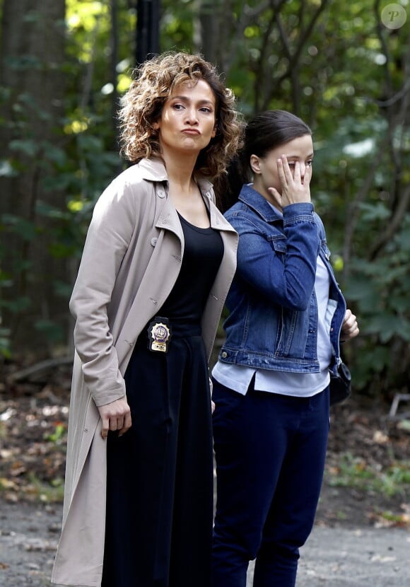 Jennifer Lopez et Sarah Jeffery sur le tournage de "Shades of Blue" à Brooklyn. New York, le 12 octobre 2016. © CPA/Bestimage