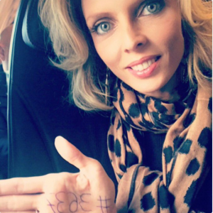 Sylvie Tellier, son appel aux dons pour le Téléthon moqué le 3 décembre 2016...