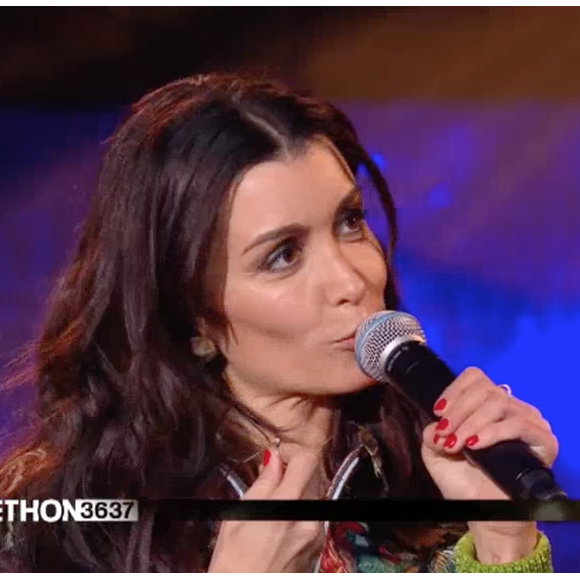 Jenifer très émue lors du "Téléthon", le 3 décembre 2016 sur France 2.