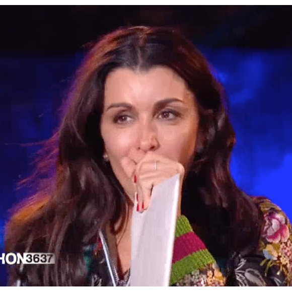 Jenifer très émue lors du "Téléthon", le 3 décembre 2016 sur France 2.