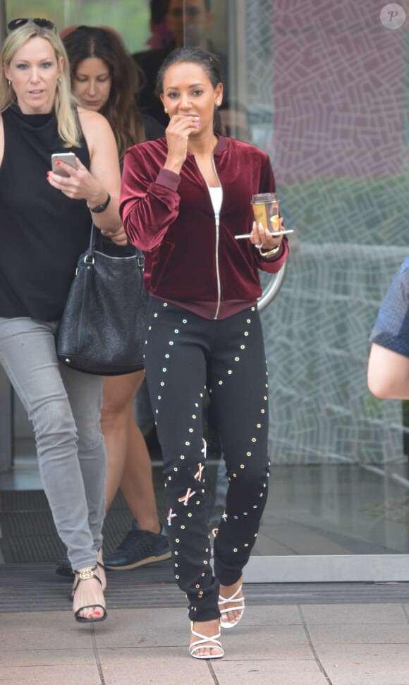 Exclusif - Melanie Brown (Mel B) à la sortie des studios d'enregistrements KIIS FM radio pour la 11ème finale de Xfactor à Sydney en Australie, le 20 novembre 2016