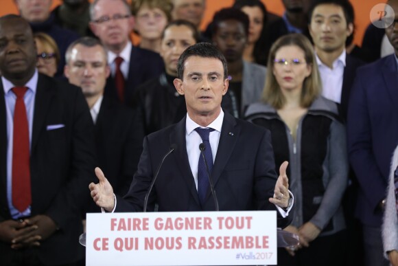 Le premier ministre Manuel Valls lors de sa déclaration de candidature à la présidence de la République à l'Hôtel de Ville d'Evry, le 5 décembre 2016. © Cyril Moreau/Bestimage