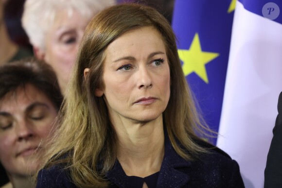 Anne Gravoin, la femme de Manuel Valls très émue lors la déclaration de celui-ci de candidature à la présidence de la République à l'Hôtel de Ville d'Evry, le 5 décembre 2016. Manuel Valls est candidat à la primaire de la Gauche pour les élections présidentielles. © Cyril Moreau/Bestimage