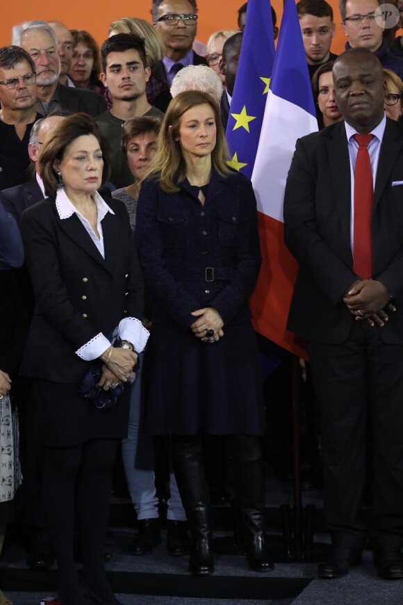 Anne Gravoin, la femme de Manuel Valls très émue lors la déclaration de celui-ci de candidature à la présidence de la République à l'Hôtel de Ville d'Evry, le 5 décembre 2016. Manuel Valls est candidat à la primaire de la Gauche pour les élections présidentielles. © Cyril Moreau/Bestimage