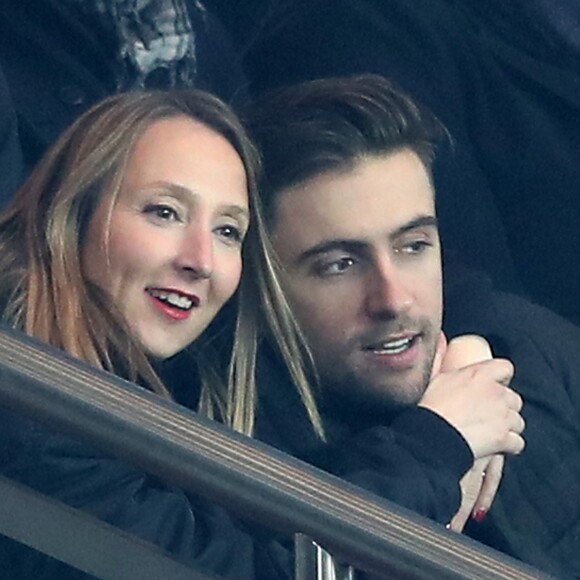 Audrey Lamy et son compagnon Thomas Sabatier - People au match de Ligue des Champions Psg - Ludogorets au Parc des Princes à Paris le 6 décembre 2016. Tenu en échec par Ludogorets (2-2), le PSG laisse la première place ... © Cyril Moreau/Bestimage