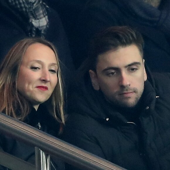 Audrey Lamy et son compagnon Thomas Sabatier - People au match de Ligue des Champions Psg - Ludogorets au Parc des Princes à Paris le 6 décembre 2016. Tenu en échec par Ludogorets (2-2), le PSG laisse la première place ... © Cyril Moreau/Bestimage