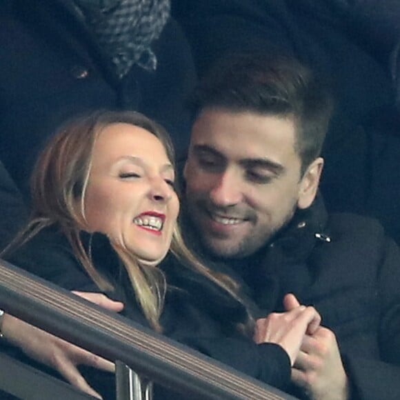 Audrey Lamy et son compagnon Thomas Sabatier - People au match de Ligue des Champions Psg - Ludogorets au Parc des Princes à Paris le 6 décembre 2016. Tenu en échec par Ludogorets (2-2), le PSG laisse la première place ... © Cyril Moreau/Bestimage