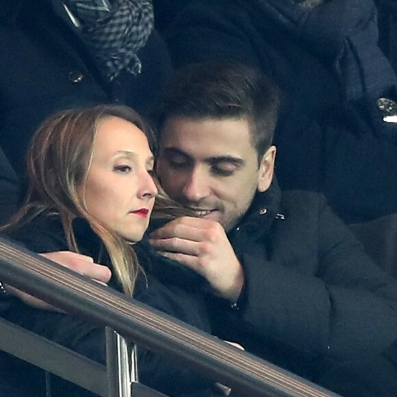 Audrey Lamy et son compagnon Thomas Sabatier - People au match de Ligue des Champions Psg - Ludogorets au Parc des Princes à Paris le 6 décembre 2016. Tenu en échec par Ludogorets (2-2), le PSG laisse la première place ... © Cyril Moreau/Bestimage
