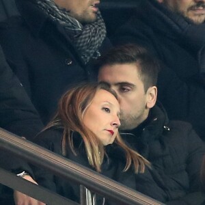 Audrey Lamy et son compagnon Thomas Sabatier - People au match de Ligue des Champions Psg - Ludogorets au Parc des Princes à Paris le 6 décembre 2016. Tenu en échec par Ludogorets (2-2), le PSG laisse la première place ... © Cyril Moreau/Bestimage