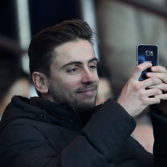 Audrey Lamy et son compagnon Thomas Sabatier - People au match de Ligue des Champions Psg - Ludogorets au Parc des Princes à Paris le 6 décembre 2016. Tenu en échec par Ludogorets (2-2), le PSG laisse la première place ... © Cyril Moreau/Bestimage