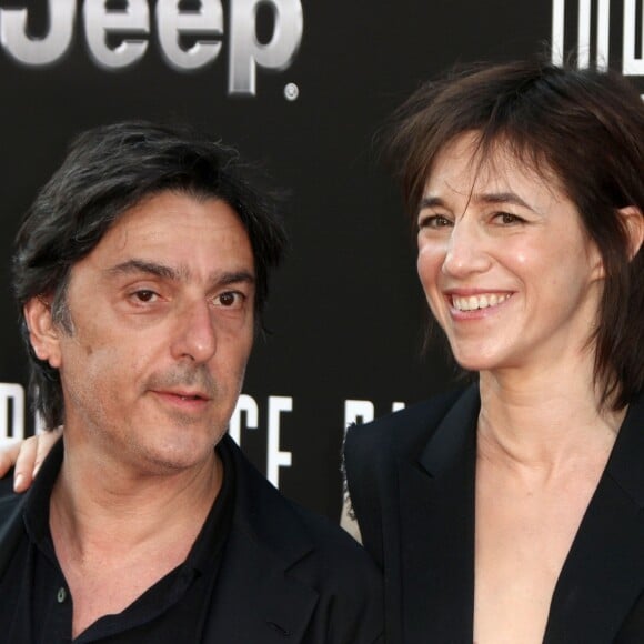 En couple depuis 1991 : Charlotte Gainsbourg et Yvan Attal à la première de "Independence Day: Resurgence" au théâtre TCL Chinese à Hollywood, Californie, le 20 juin 2016. 