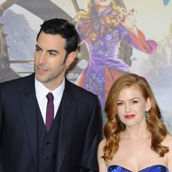 En couple depuis 2002 (mariés depuis 2010) : Sacha Baron Cohen et sa femme Isla Fisher à la première de Alice Through The Looking Glass à Odeon Leicester Square à Londres, le 10 mai 2016 