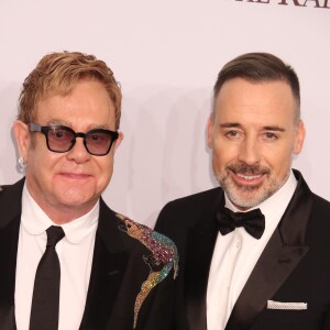 En couple depuis 1993 (mariés depuis 2014) : Elton John et son mari David Furnish à la soirée Stand up for hero présentée par NY Comedy Festival au Madison Square Garden à New York, le 2 novembre 2016 