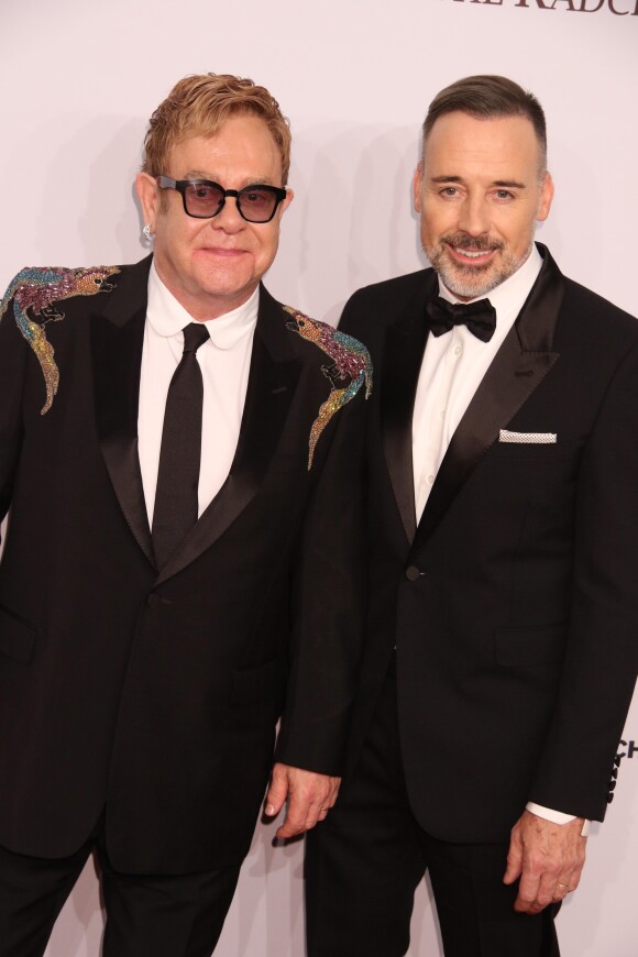 En couple depuis 1993 (mariés depuis 2014) : Elton John et son mari David Furnish à la soirée Stand up for hero présentée par NY Comedy Festival au Madison Square Garden à New York, le 2 novembre 2016 