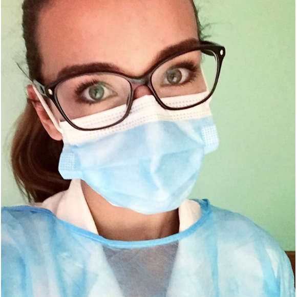 Marine Lorphelin célèbre ses premiers accouchements qu'elle a effectué dans le cadre de son stage en médecine en Nouvelle Calédonie. Photo publiée sur Instagram le 8 décembre 2016