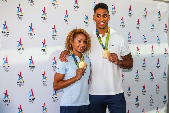 Estelle Mossely et son compagnon Tony Yoka - Conférence de presse et photocall avec les athlètes français de retour des Jeux Olympiques de Rio à l'hôtel Pullman face a la Tour Eiffel à Paris le 23 août 2016.
