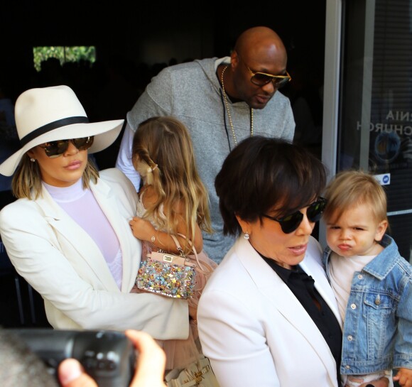 Kris Jenner , Lamar Odom et sa femme Khloé Kardashian avec Mason Disick et Penelope Disick arrivent à l'église de Agoura Hills pour la messe de Pâques à Hagoura Hills le 27 Mars 2016. 