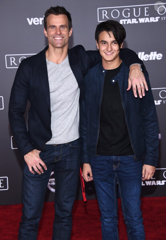Cameron Mathison et son fils Lucas Mathison à la soirée "Rogue One: A Star Wars Story" au théâtre The Pantages à Hollywood, le 10 décembre 2016