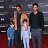 Ricky Martin avec son fiancé Jwan Yosef et ses enfants Matteo et Valentino Martin à la soirée "Rogue One: A Star Wars Story" au théâtre The Pantages à Hollywood, le 10 décembre 2016