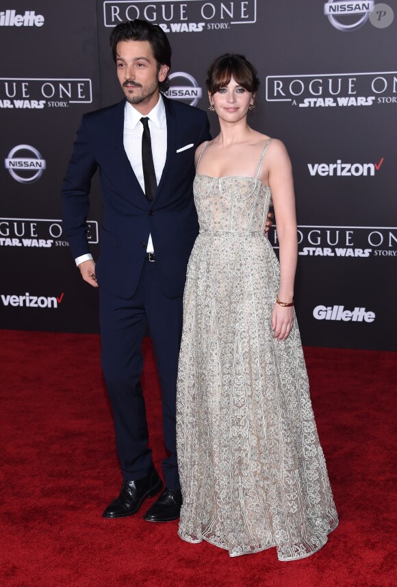 Diego Luna et Felicity Jones à la soirée "Rogue One: A Star Wars Story" au théâtre The Pantages à Hollywood, le 10 décembre 2016