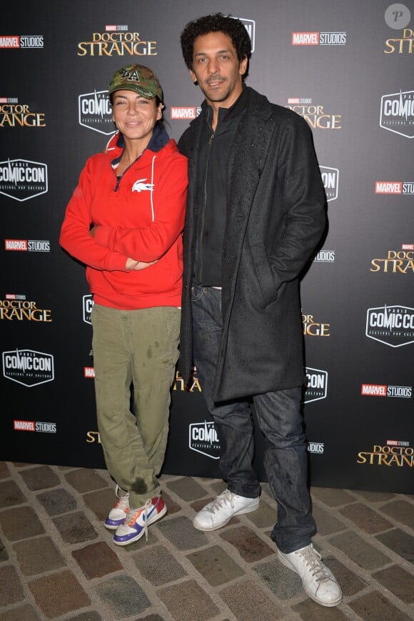 Sandra Zeitoun de Matteis et son compagnon Tomer Sisley - Avant-première du film "Doctor Strange" à la Grande halle de la Villette à Paris, France, le 23 octobre 2016.