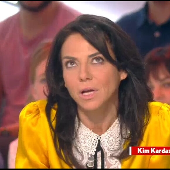 Sandra Zeitoun sur le plateau de l'émission "Il en pense quoi Camille ?" diffusée sur C8 le 13 décembre 2016