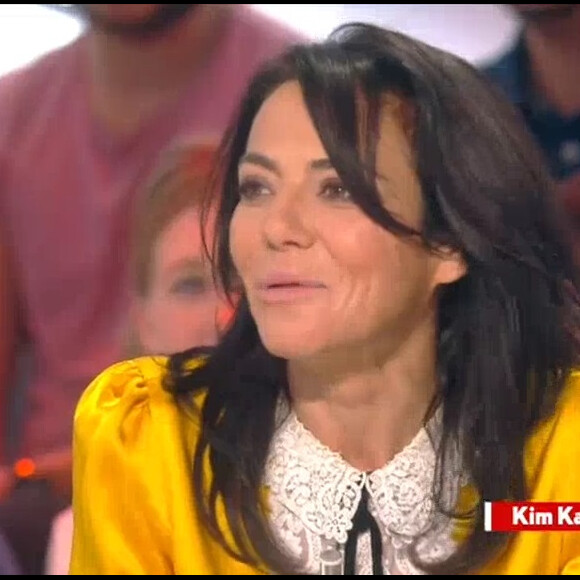 Sandra Zeitoun sur le plateau de l'émission "Il en pense quoi Camille ?" diffusée sur C8 le 13 décembre 2016