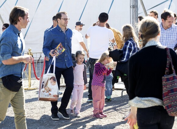 Exclusif - La princesse Estelle de Suède est allée avec ses parents la princesse Victoria et le prince Daniel au cirque Scott à Stockholm le 10 septembre 2016 en présence du manager du cirque Robert Bronett, sa femme Maria et sa fille Hannah.