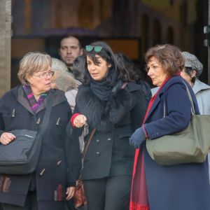 Exclusif - Zabou, entourée de ses proches - Obsèques de Jean-Claude Deret, le père de Zabou Breitman au cimetière du Père Lachaise à paris le 17 décembre 2016