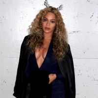 Beyoncé : Un sacré décolleté pour les fêtes de Noël !