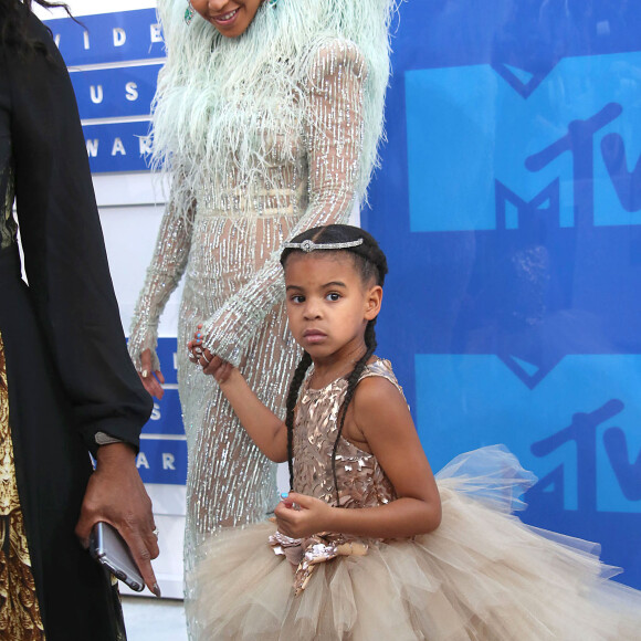 Beyonce et sa fille Blue Ivy à la soirée des MTV Video Music Awards 2016 au Madison Square Garden de New York, le 28 août 2016.