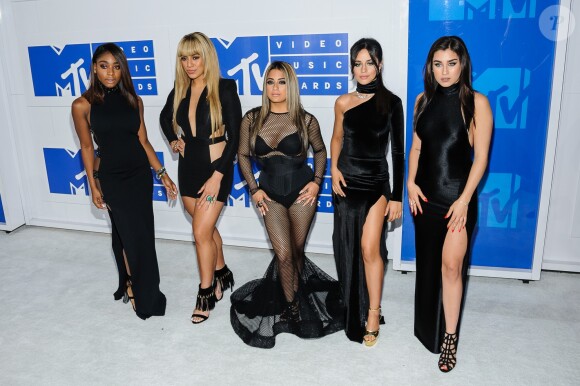 Le groupe Fifth Harmony (Ally Brooke, Normani Kordei, Dinah Jane Hansen, Camila Cabello et Lauren Jauregui) la soirée des MTV Video Music Awards 2016 à Madison Square Garden à New York, le 28 août 2016 © Mario Santoro/AdMedia via Zuma/Bestimage