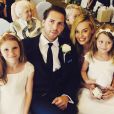 Tom Ackerley et sa fiancée Margot Robbie à un mariage (photo postée le 18 août 2016)