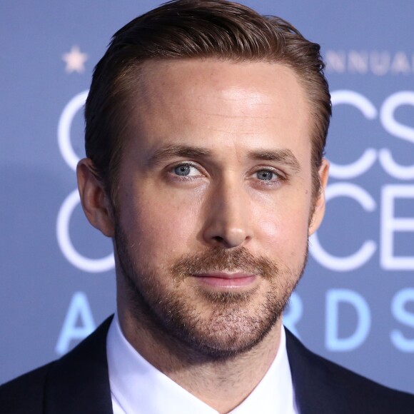Ryan Gosling lors de la 22e soirée annuelle Critics' Choice Awards au Barker Hangar à Santa Monica, le 11 décembre 2016.
