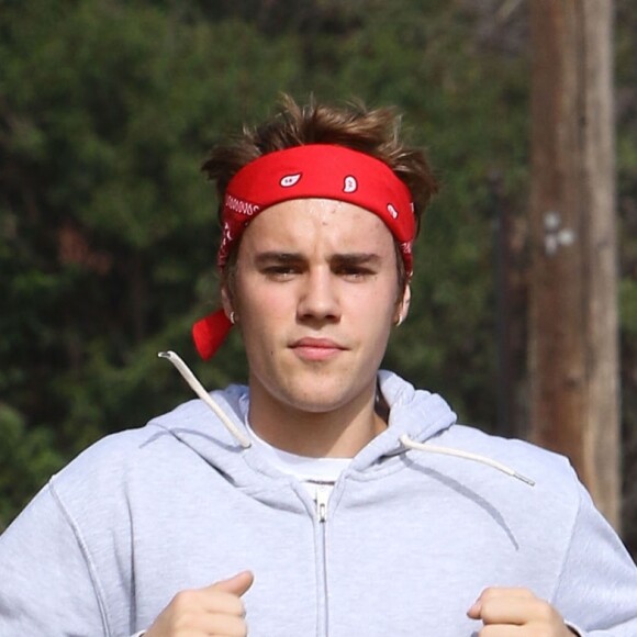 Justin Bieber fait du jogging sur les hauteurs de Los Angeles, le 13 décembre 2016