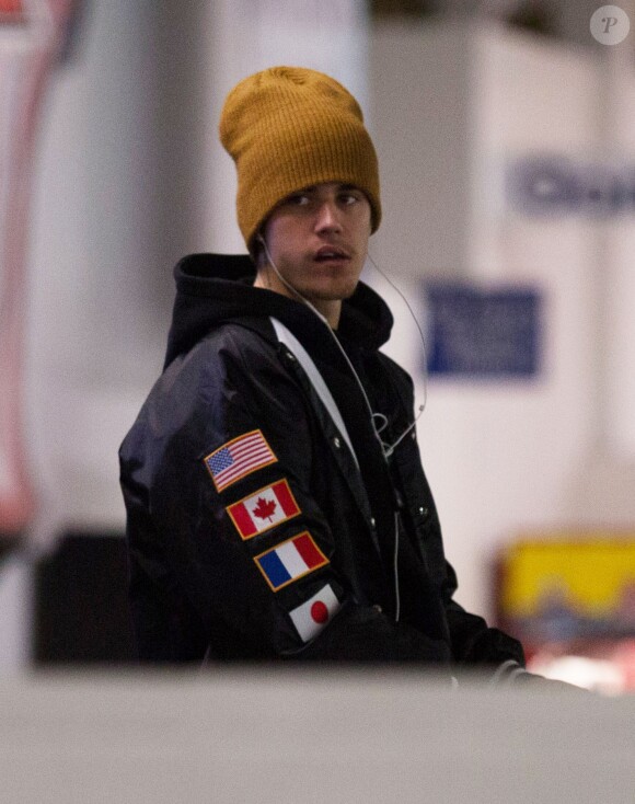 Exclusif -  Justin Bieber participe à un match de Hockey sur glace sous le maillot des LA Kings Jersey à Los Angeles le 9 décembre 2016